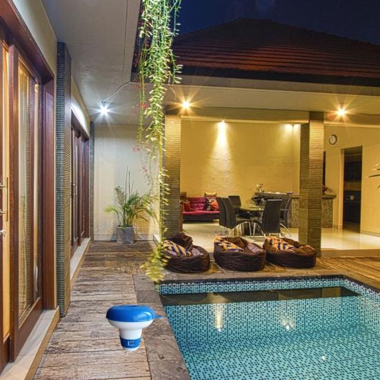 Pool Dispenser Chlorine Dispenser with Clip Bromine Tablet Dispenser Pool Chlorine Floater with Flow Vents Balanced Chemical Dispenser