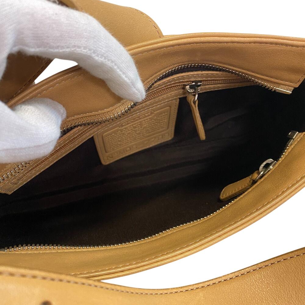 Coach 7789 Pouch Leather Shoulder Bag Beige Leather Women Used