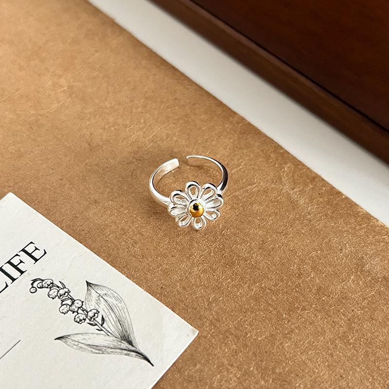 Hollow Daisy Openwork Ring for Women - Sweet Gold & Silver Contrast, Fresh Ins Style Index Finger Ring