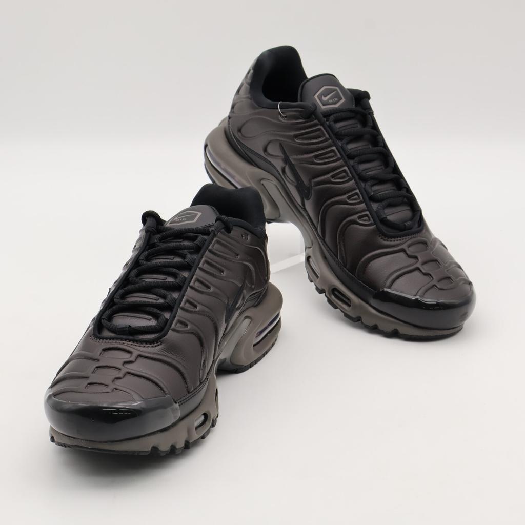 HJ4519-200 Nike Air Max Plus PRM Chá Preto e Marrom Petra (masculino)