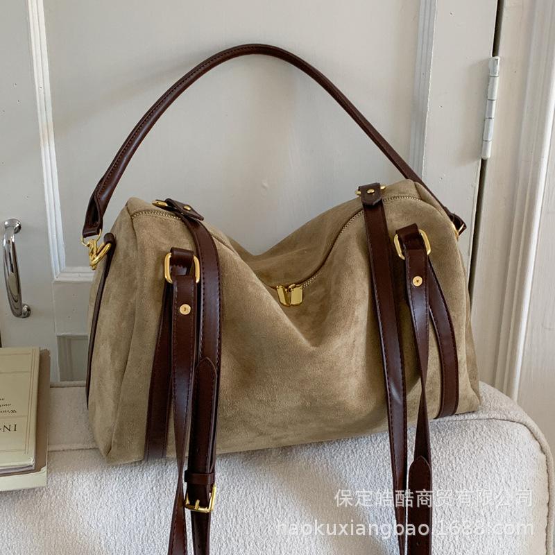 Premium texture bag women's 2025 autumn and winter fashion shoulder messenger bag large capacity niche design portable pillow bag