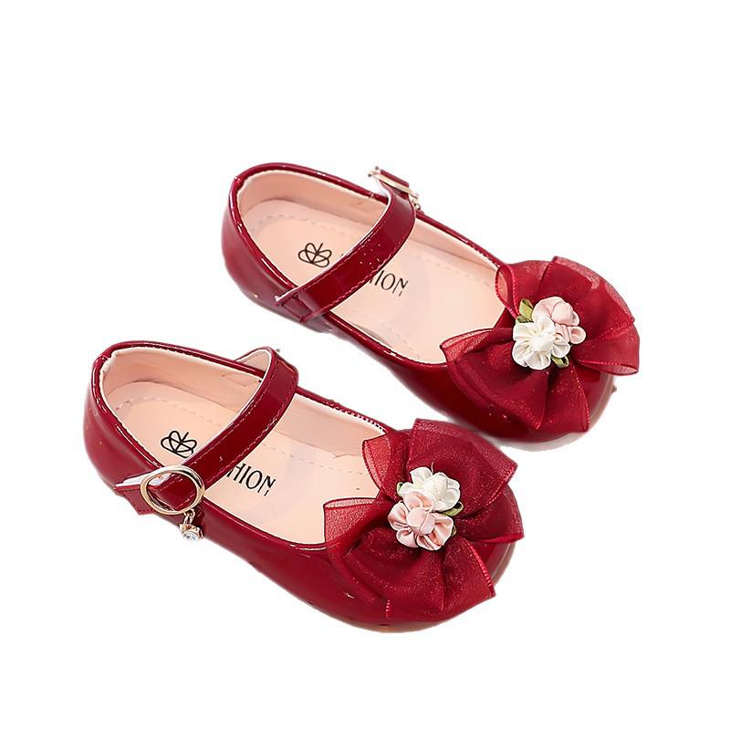 Girls' Patent Leather Bow Princess Shoes: Non-slip, Soft Sole for Spring/Autumn, Perfect for Evening Gowns and Performances