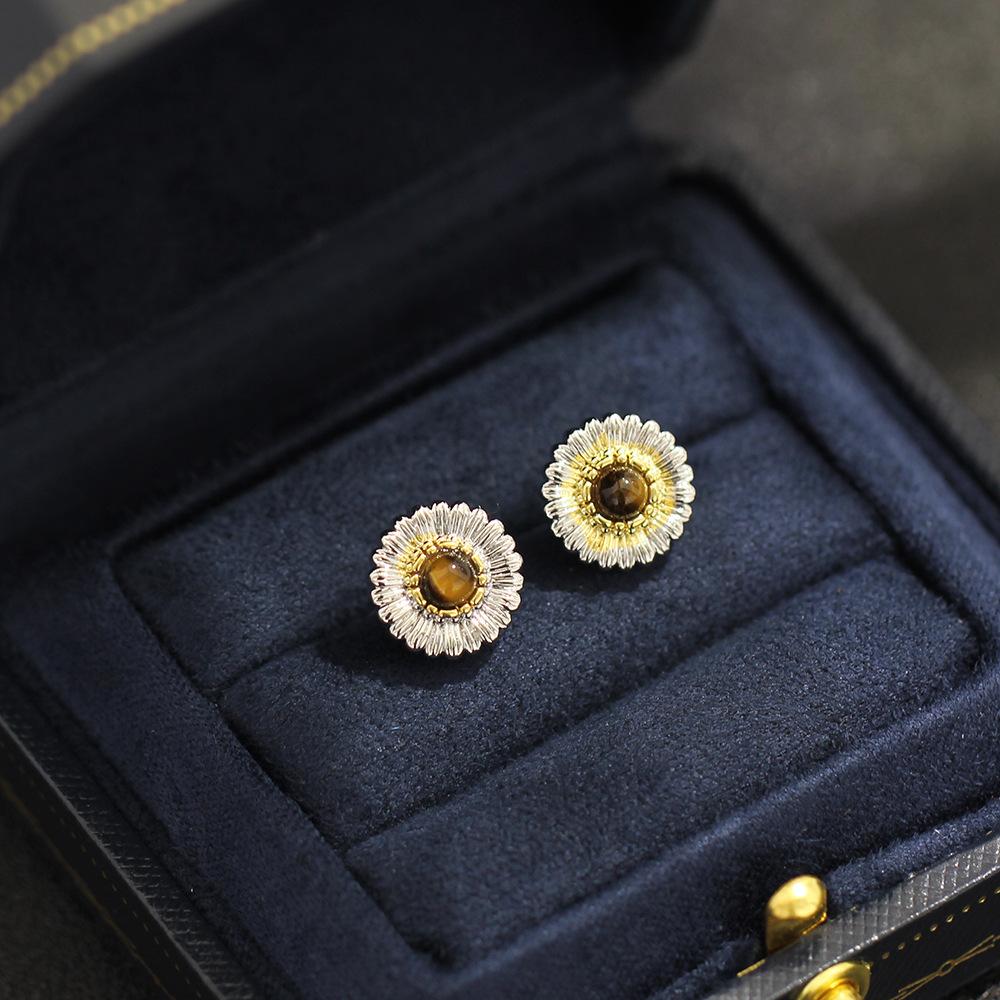 French Temperament 925 Silver Needle Daisy Earrings Women's Ins High-end Sense Four-color Small Flower Optimization Stone Stud Earrings and Earrings a