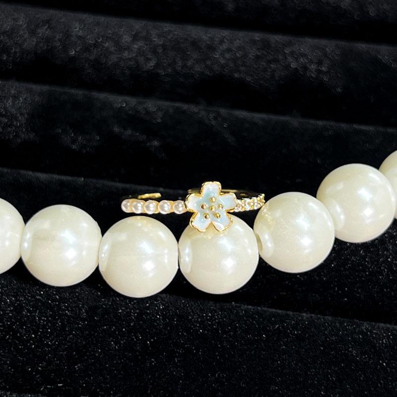 Niche exquisite light luxury high value aesthetic collection flower pearl ring female cold wind temperament stacked index finger ring