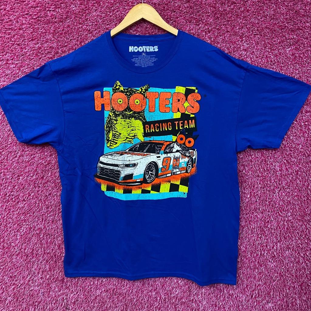 Hooters Racing Team Race Car Number 9 Graphic Design T-Shirt