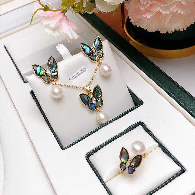 Elegant Freshwater Pearl Necklace Set with Abalone Shell Butterfly Inlays for Women