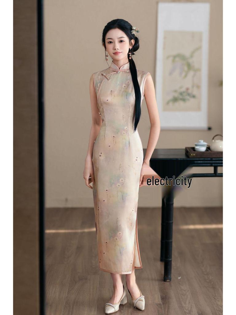 2024 Summer Young Elegant Sleeveless Cheongsam: Modern Literary Style