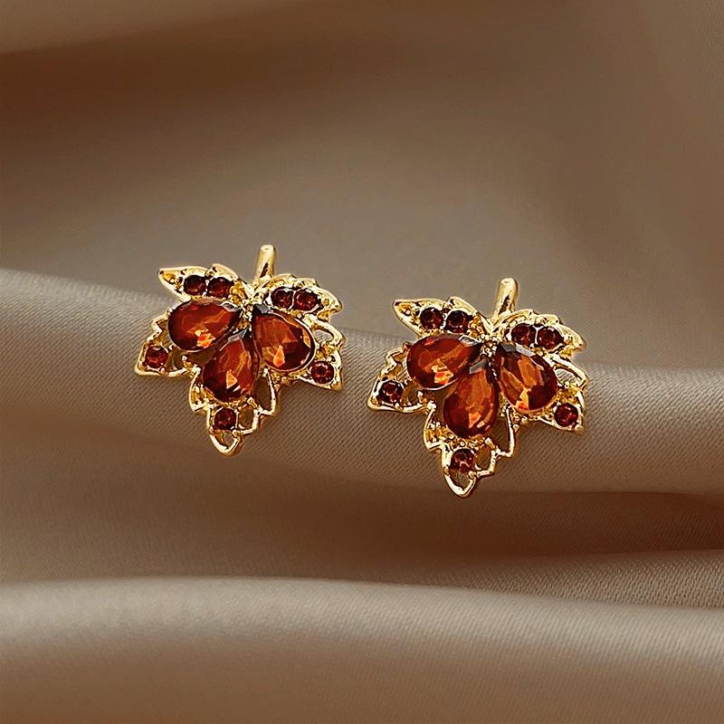 Red Gem Maple Leaf Earrings for Women Fashion Light Luxury Earrings Retro Simple Crystal Earrings Jewelry Gift