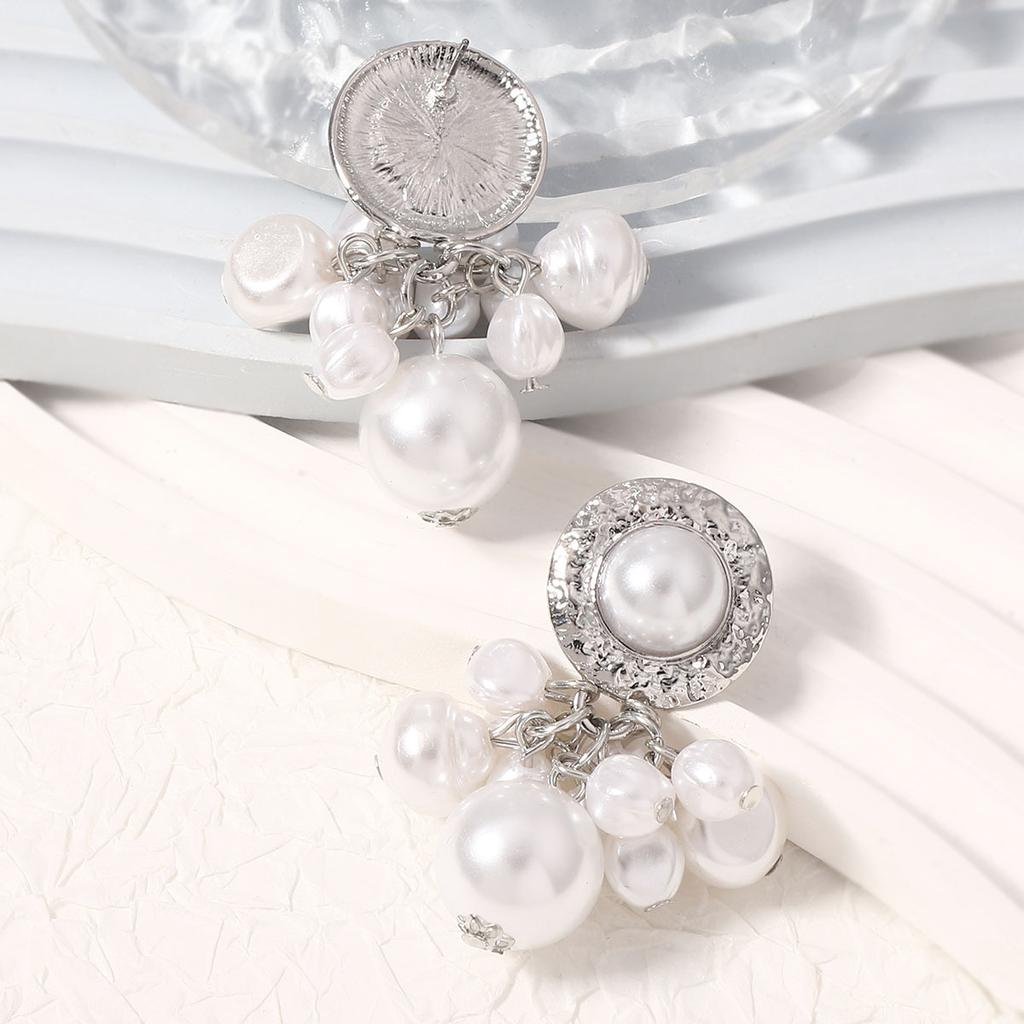 The same temperament, simple and niche design, irregular size, imitation pearl tassel earrings, fashionable women's model