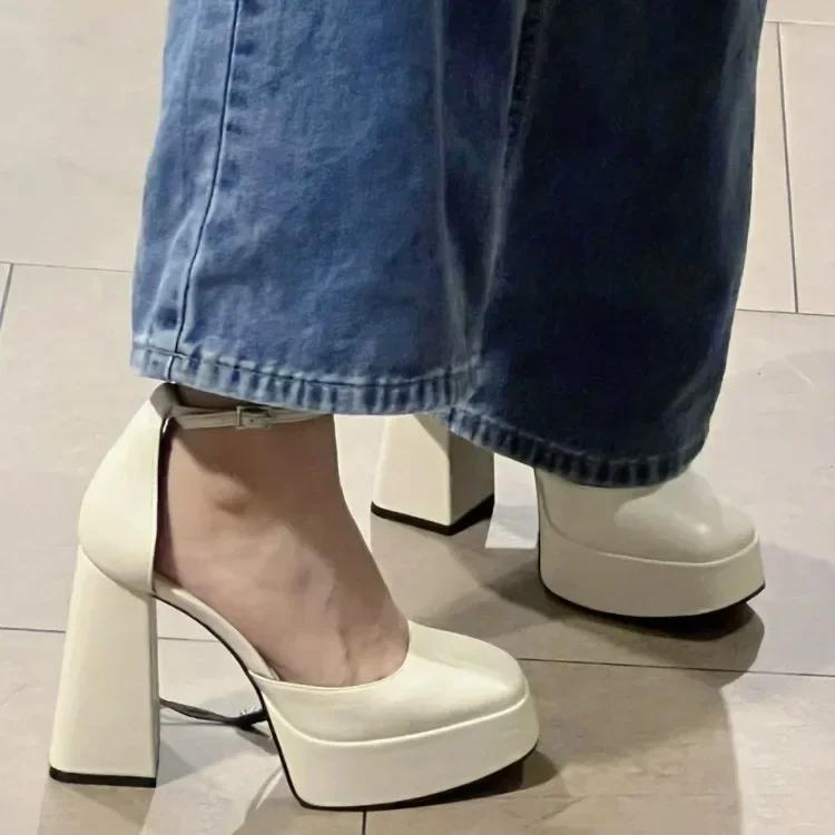 Moda 2024 Novos Sapatos Outono Salto Grosso Plataforma Impermeável Oco Sapatos Femininos Únicos