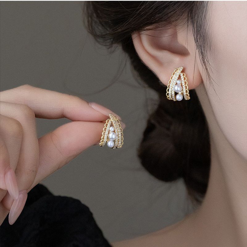 

Thin and Glittering Micro Inlaid Zircon Pearl Stud Earrings Summer Fancy Accessible Luxury Simple Earrings Fashionable All Match Jewelry Women A2284 Gold