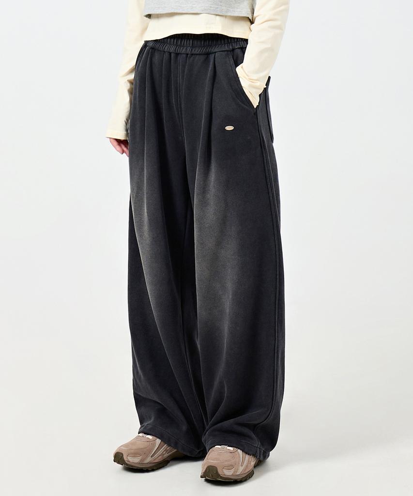 Yujen Steel Logo Daily One-Pleat Wide Sweatpants_Pigment Charcoal