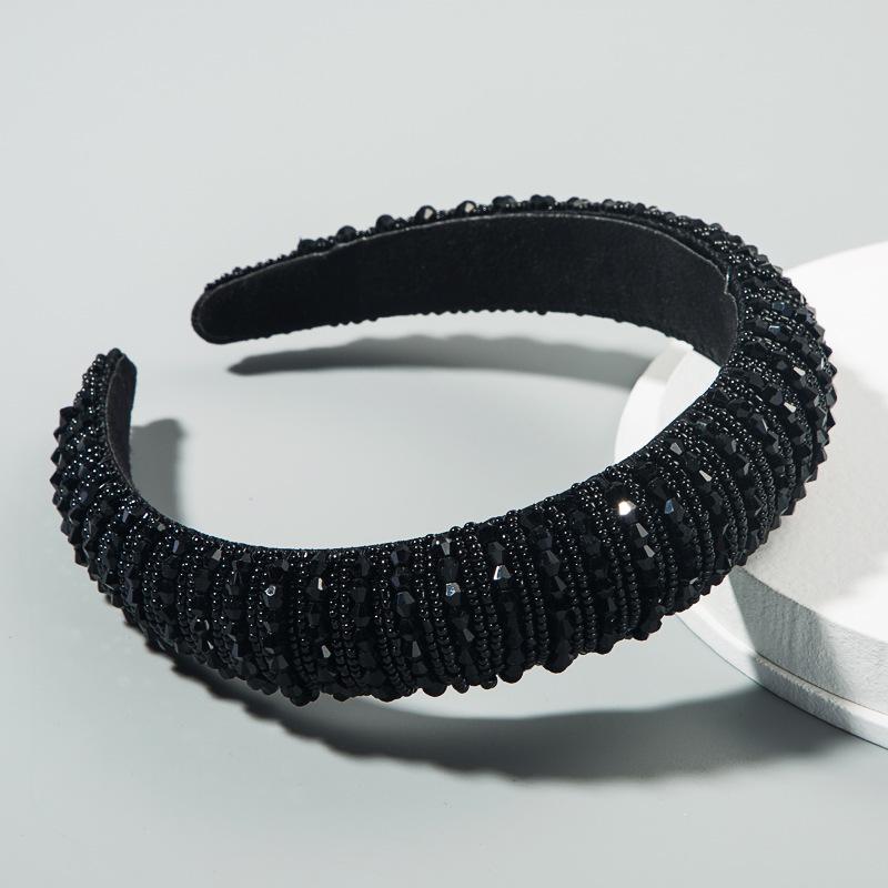 Hairband Handmade Braided Beaded Headband for Women, Made of Sponge Material, Simple and Elegant Face Mask Accessory for Hair.