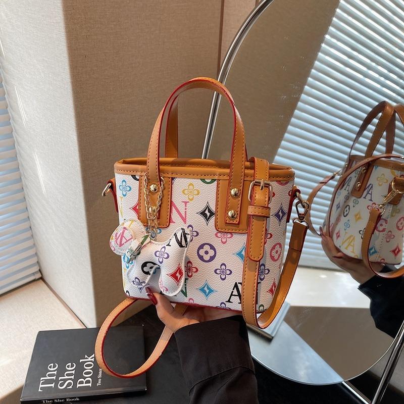 Popular Small Bags Women's Autumn and Winter Versatile New Fashion Shoulder Messenger Bag Bucket Bag