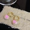 Pink peach love earrings are fresh and sweet, celebrity style ear buckles, niche fashion commuter earrings.