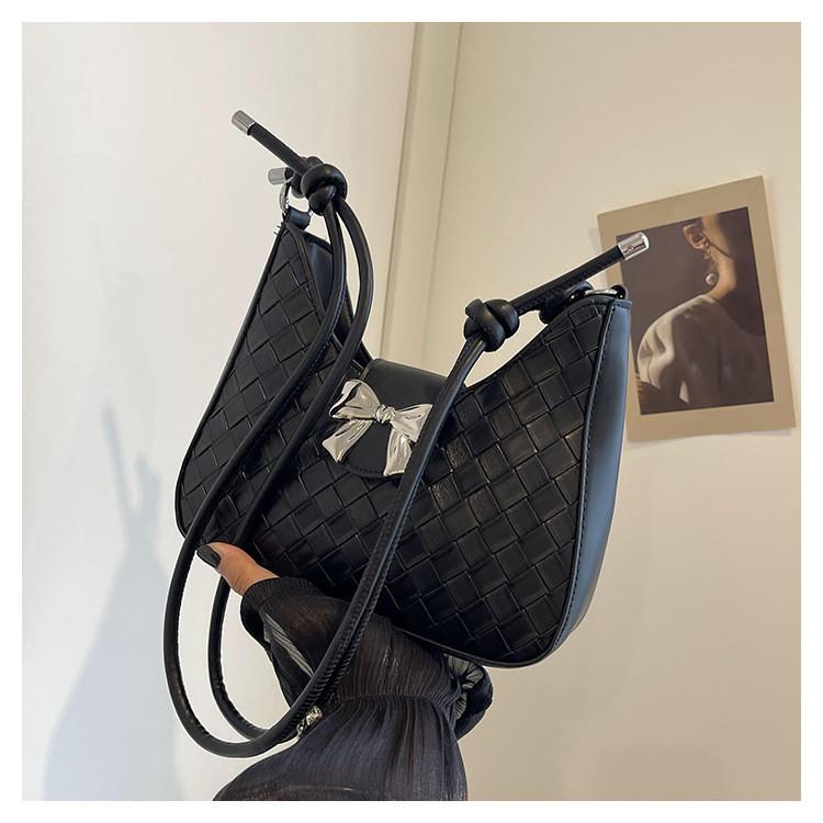 

Chic Woven Shoulder Bag For Women Retro Everyday Tote Bag In Black White Silver Colors чёрный