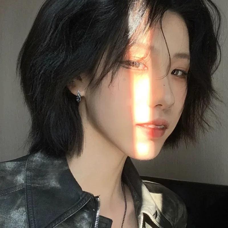 Hiphop Punk Thorn Hoop Earrings for Man Women Classic Piercing Ear Cartilage Tragus Simple Huggie Hoop Rock Jewelry Gift