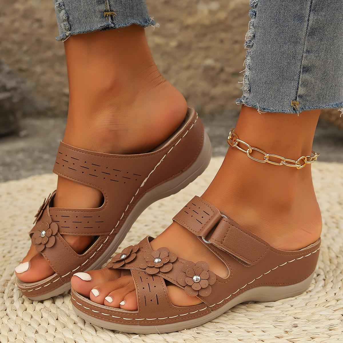 

Женские тапочки 2024 года, новые летние модные сандалии с открытым носком, легкие тапочки, дышащая обувь на танкетке для женщин, шлепанцы на платформе для женщин 41 коричневый