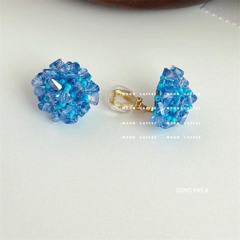 Blue beaded stud earrings heavy industry hand-woven hydrangea earrings white holiday wind ear clips mosquito coil disc s