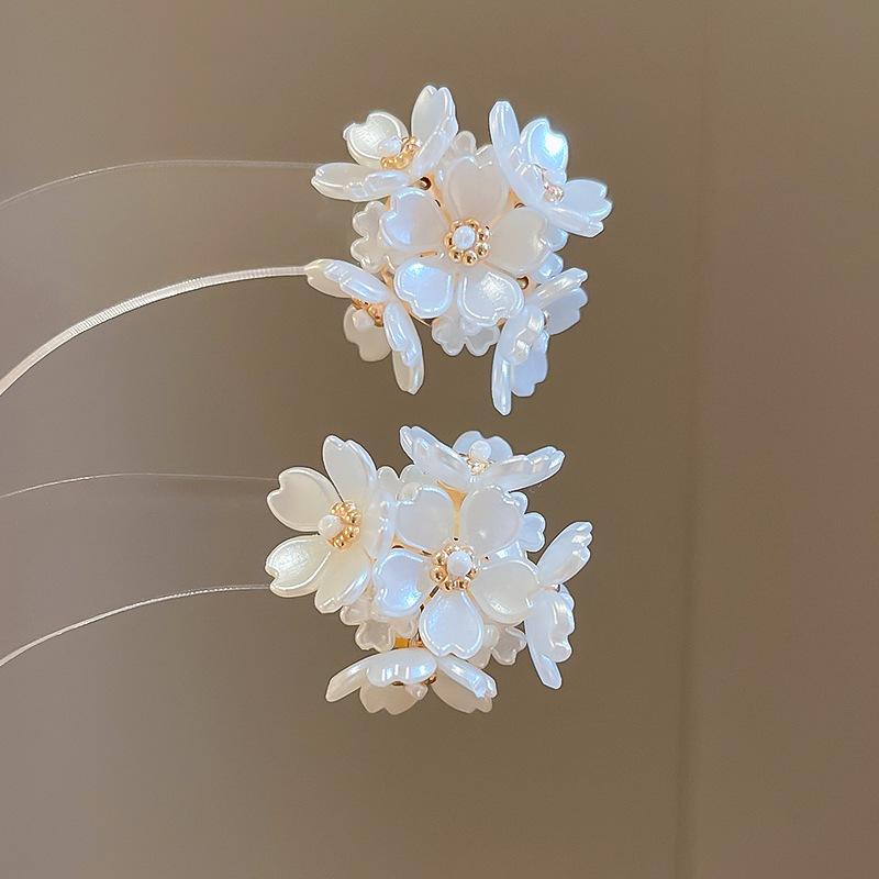 Silver Needle Flower Cluster Fringed Pearl Earrings French Elegance Temperament Exquisite Earrings Light Luxury High-end Earrings Women
