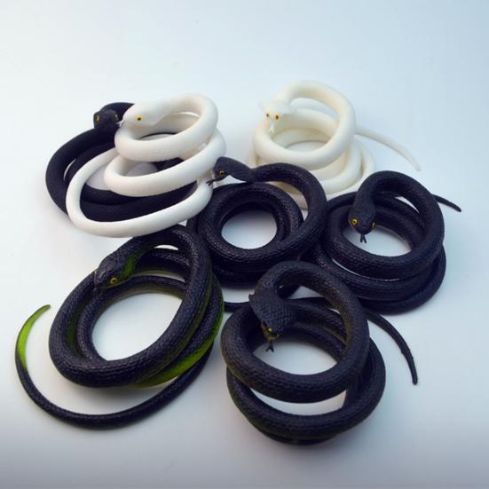 80CM Golf Snake Prank Leketøy Realistisk gummi Slange Modell Simulert Slange Erting Venner Vanskelige rekvisitter Barn Voksne Halloween Party Gag Gave
