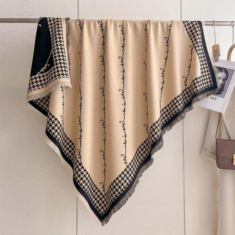 

Корейская версия граффити-букв Тысяча птиц клетка Большое квадратное полотенце Утолщенный двухсторонний Имитация кашемира Теплый декоративный плащ Женский 130