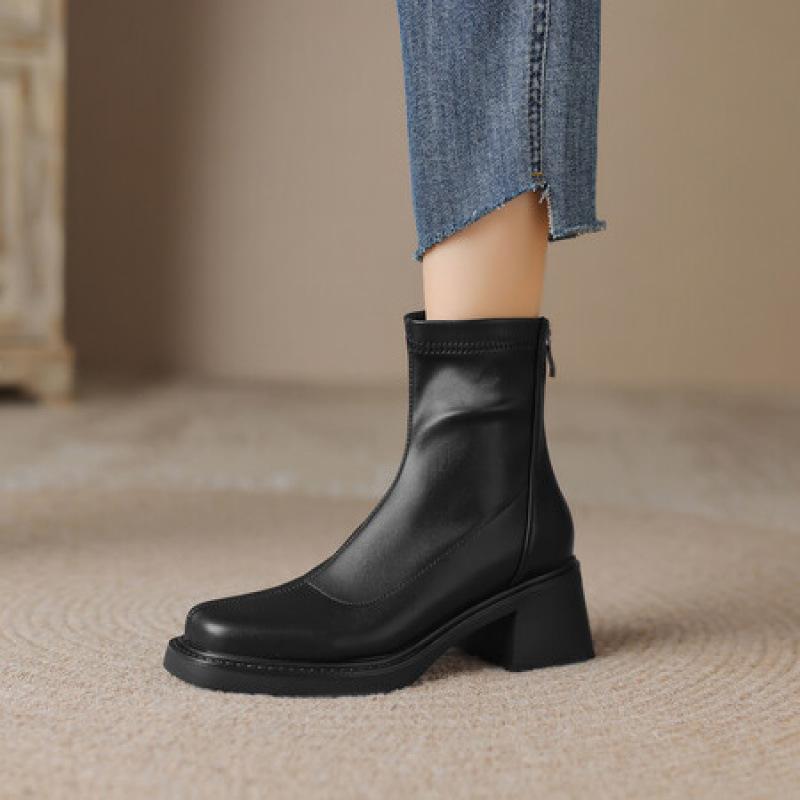 Korean version of round head comfortable medium boots women's thick-soled non-slip large-size women's boots autumn and winter mid-heel rear