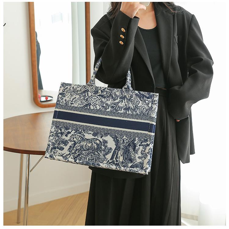 Chinese Style Large Canvas Tote Bag – Fashionable Autumn Handbag for Women 2025