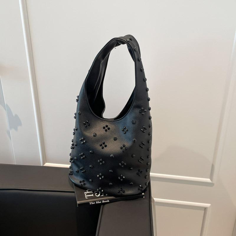 

New fashion shoulder bag bucket bag large capacity punk fashion versatile new women s bag handbag чорний