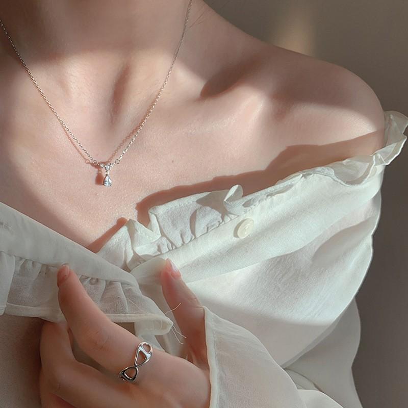 Tide Diamond Bow Necklace, Femininity Niche Design, High-End Light Luxury Collarbone Chain, Girlfriend Pendant.