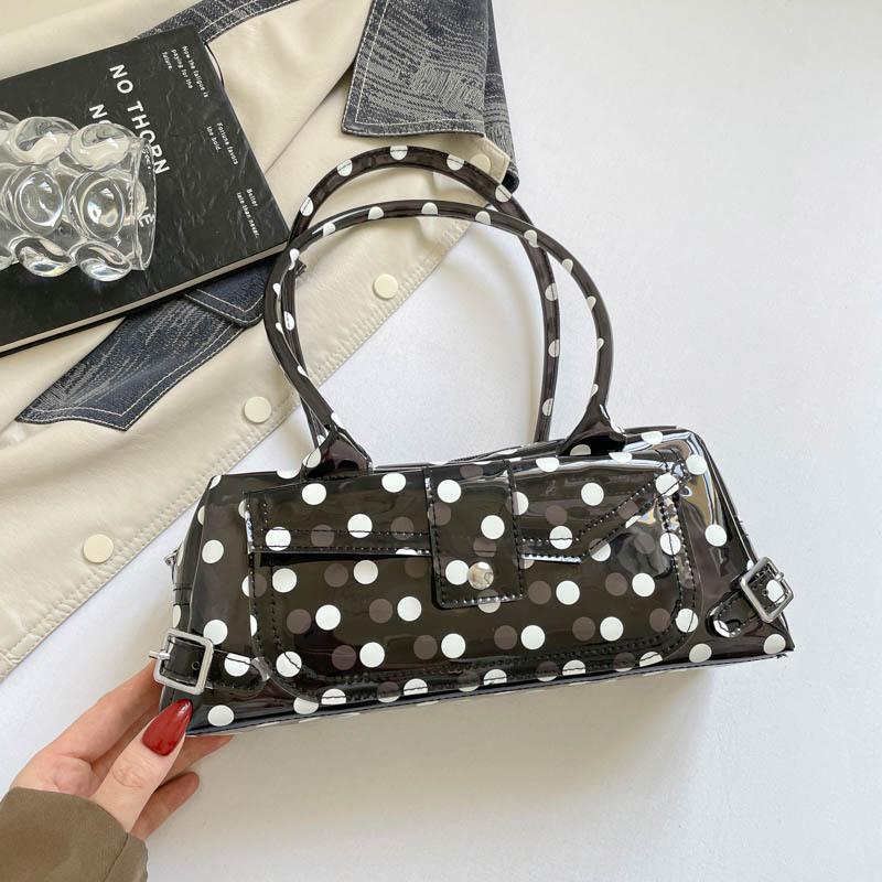 Modern City Pvc Shoulder Bag With Zipper Closure For Daily Use