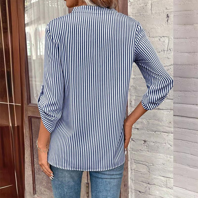 Dámský svetr s výstřihem do V, pruhovaným potiskem a dlouhým rukávem, ležérní košile