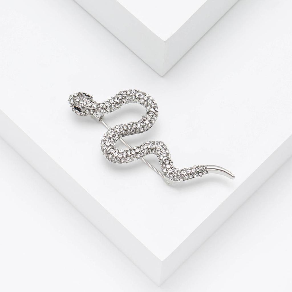 Exquisite Snake Rhinestone Brooch: Japanese-Korean Fashion Alloy Animal Pin for Coats & Outerwear