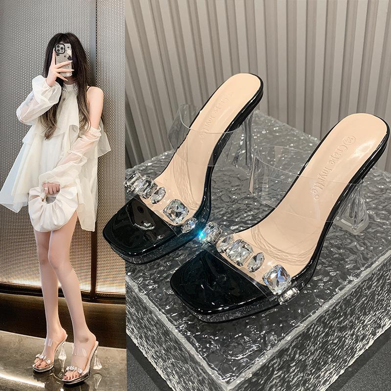 

2025 крутые тапочки женские летние модные прозрачные с одним словом на толстом каблуке на супервысоком каблуке водонепроницаемые с хрустальным каблуком-столиком сандалии модель подиум 40 чёрный