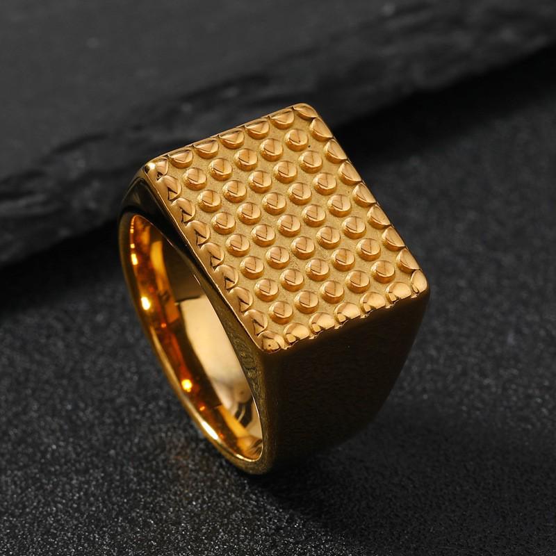 18 Karat Goldbeschichteter Edelstahl Ring mit Polka-Dot-Index – Hip-Hop-Mode Titan Schmuck