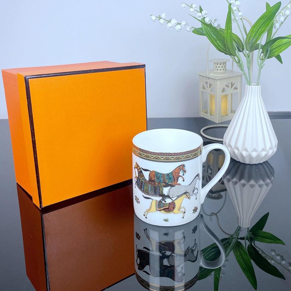 Europäischer Leichter Luxus Fortschrittliches Knochenporzellan Tasse Becher Becher Exquisite Nachmittagstee Hochwertige Tasse Wasserbecher Kaffeetasse Weihnachtsgeschenke