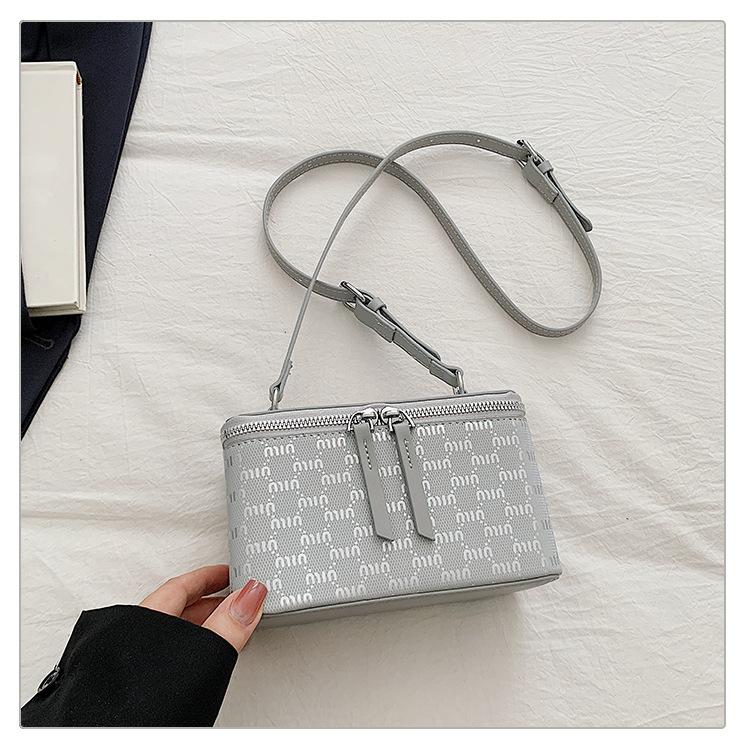 Korean version of high-end simple work commuter bag women's 2025 new fashion messenger small square bag retro box bag