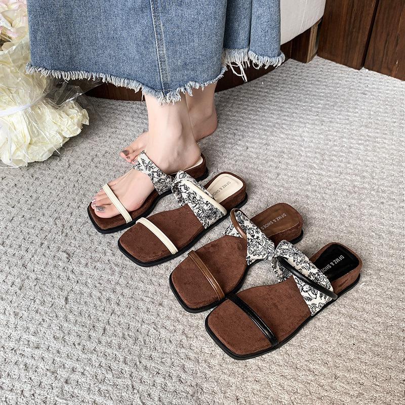 Slope heel one-word slippers for women's summer wear, new design sense, niche with skirt, thick-bottomed cool slippers for women
