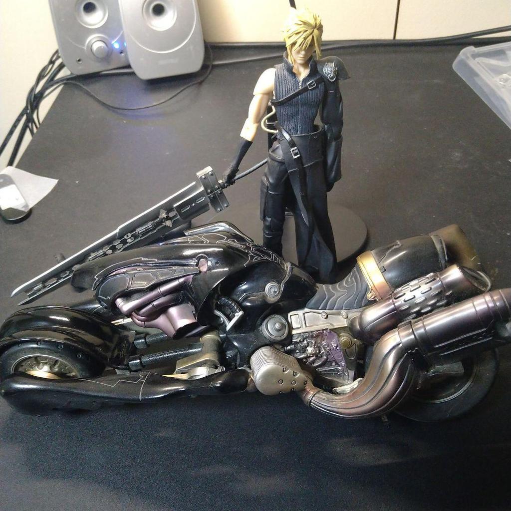 [USED] Cloud Strife Figure Fenrir FF7