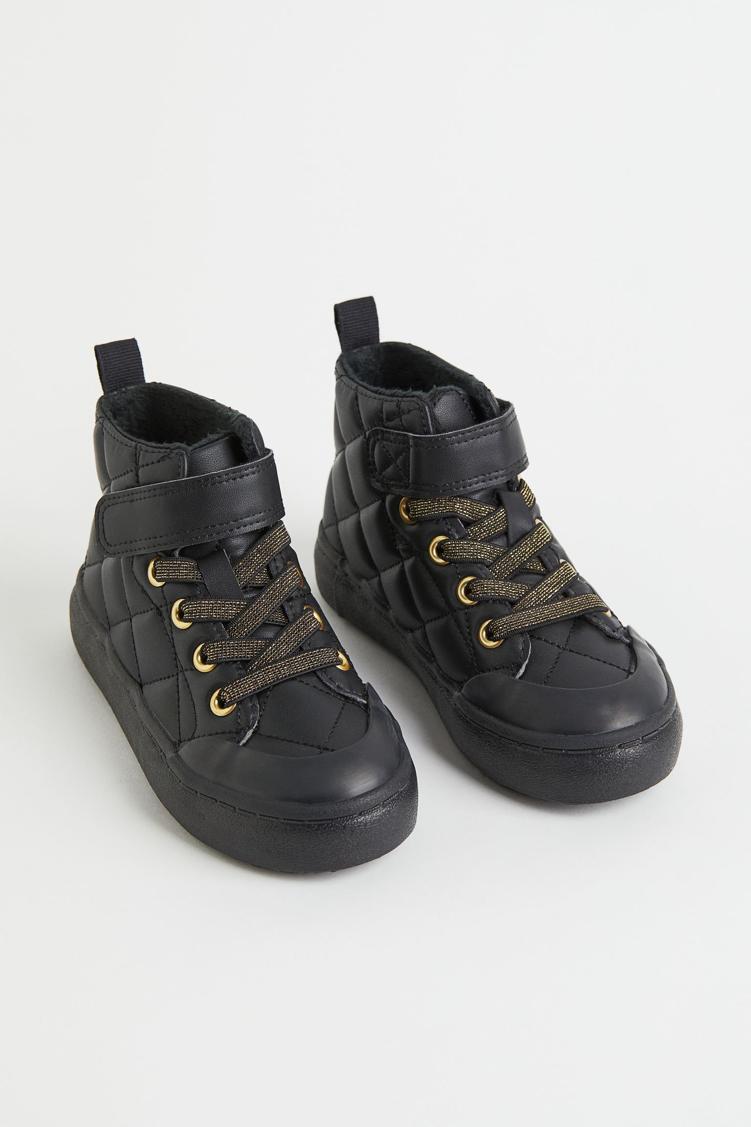 

Teddy-lined hi-tops