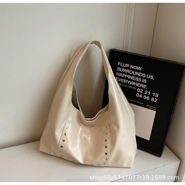 European and American Retro Rivet Locomotive Bag Single Shoulder Underarm Bag Fashionable Versatile Large Capacity Portable Tote Bag