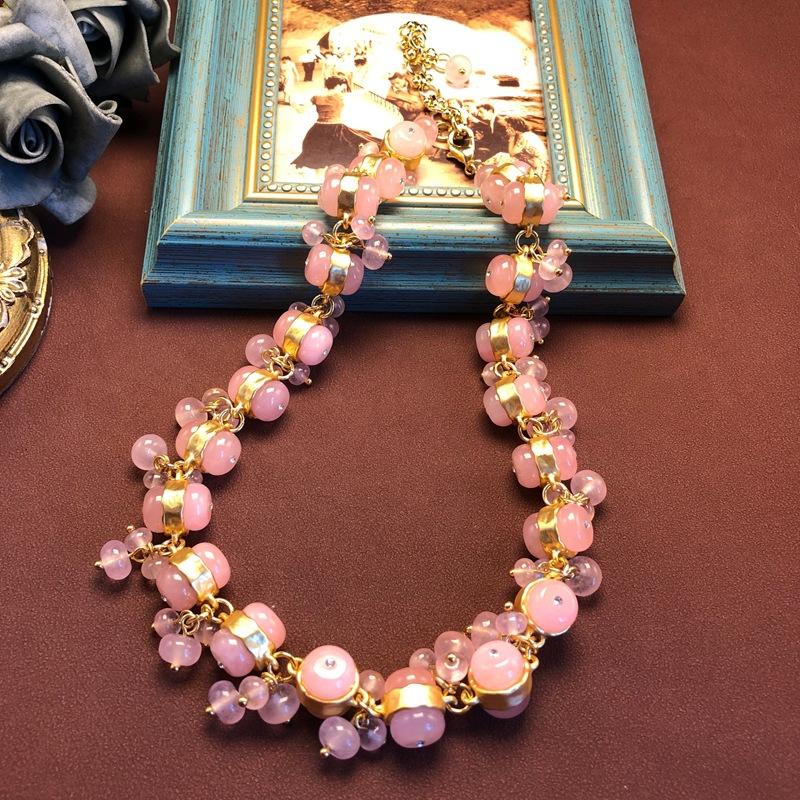 A vintage heavy industrial necklace with a French and European style, versatile and fashionable double flour crystal inlaid tass