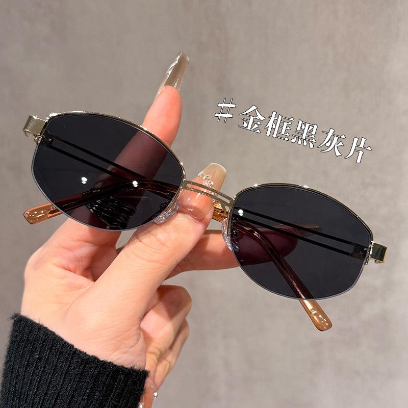 

Vintage Old Money Style Metal Half-Rim Sunglasses for Women, Sun Protection, High-End Black Glasses, Hong Kong Style Fashion Sunglasses Gold frame with black and