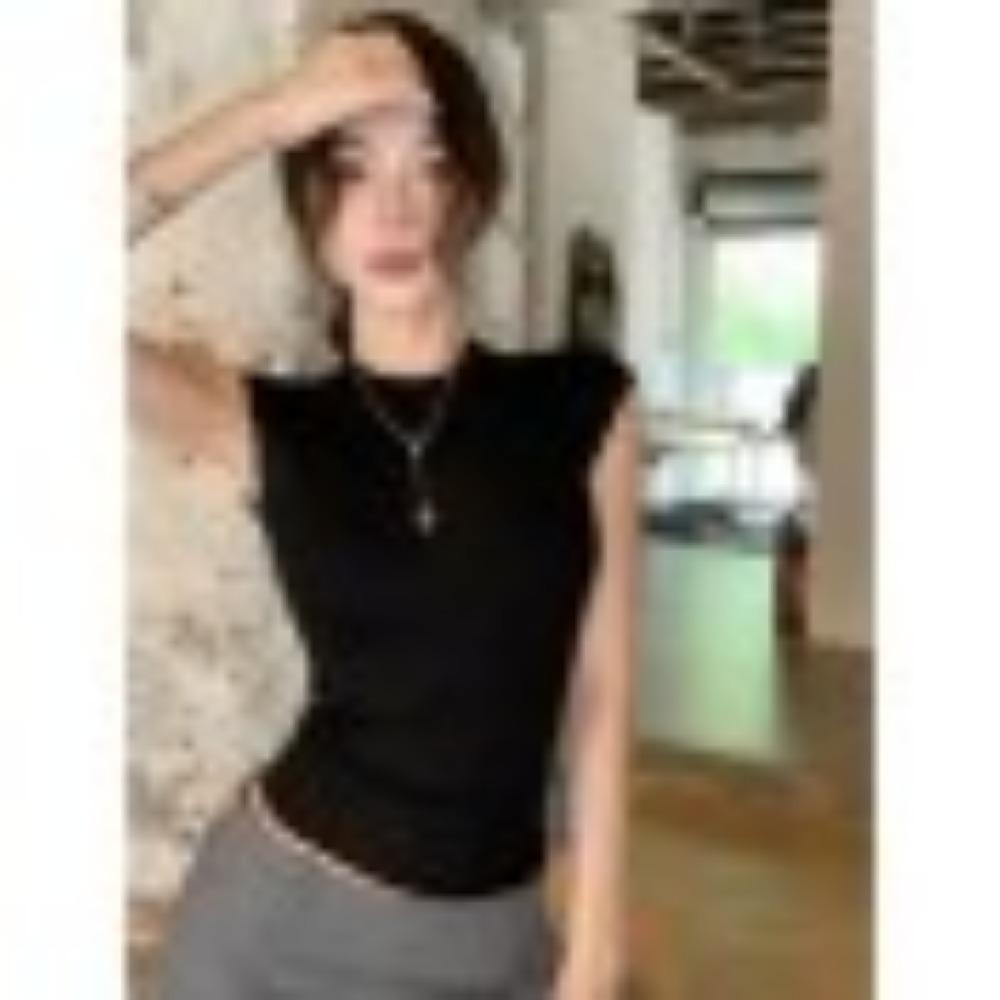 A Simple, Elegant and Fashionable Semi-high Round-neck Knitted Sweater for Women's Early Autumn Short-sleeved, Niche Design Base Layer Top