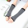 Spring and Autumn Outdoor Sun Protection, Dark and Fashionable Korean Version Striped Sleeve, Knitted Finger Hole Arm Cover.