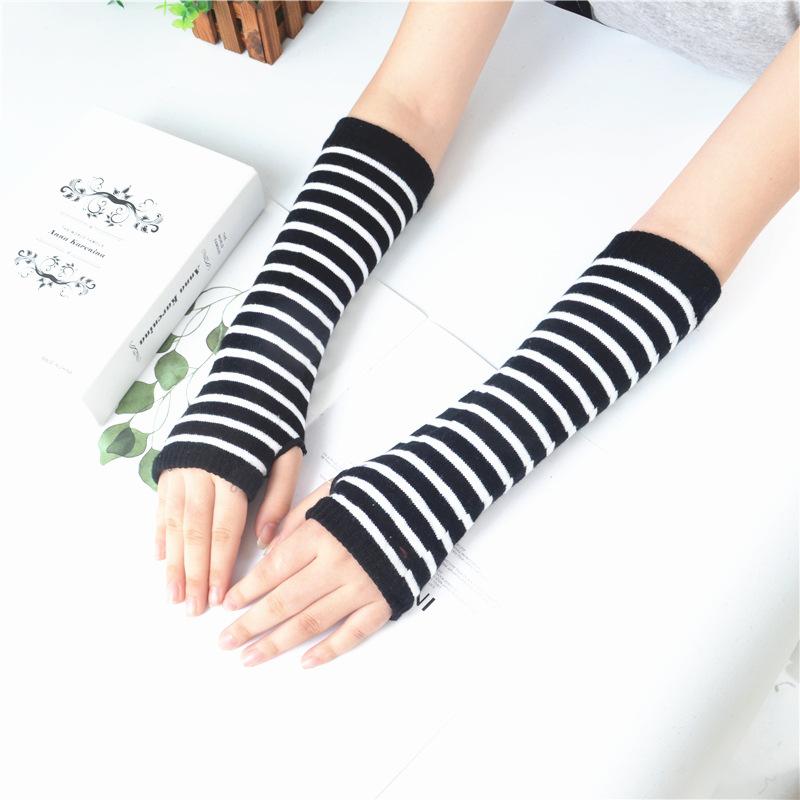 Spring and Autumn Outdoor Sun Protection, Dark and Fashionable Korean Version Striped Sleeve, Knitted Finger Hole Arm Cover.