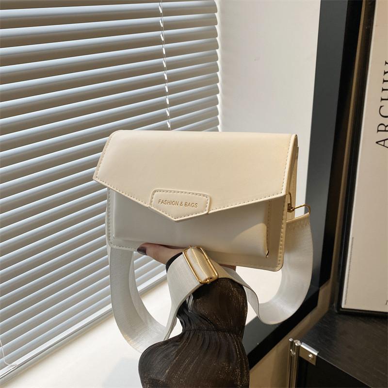 Chic Small Square Handbag For Women Perfect For Casual Street Style Outfits