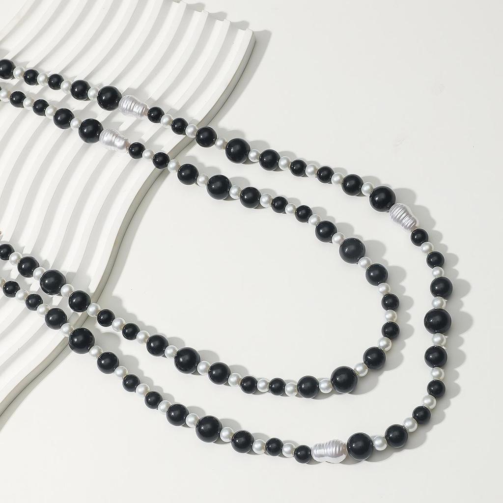 Elegant Retro Pearl Necklace: Women's High-End Light Luxury Sweater Chain.