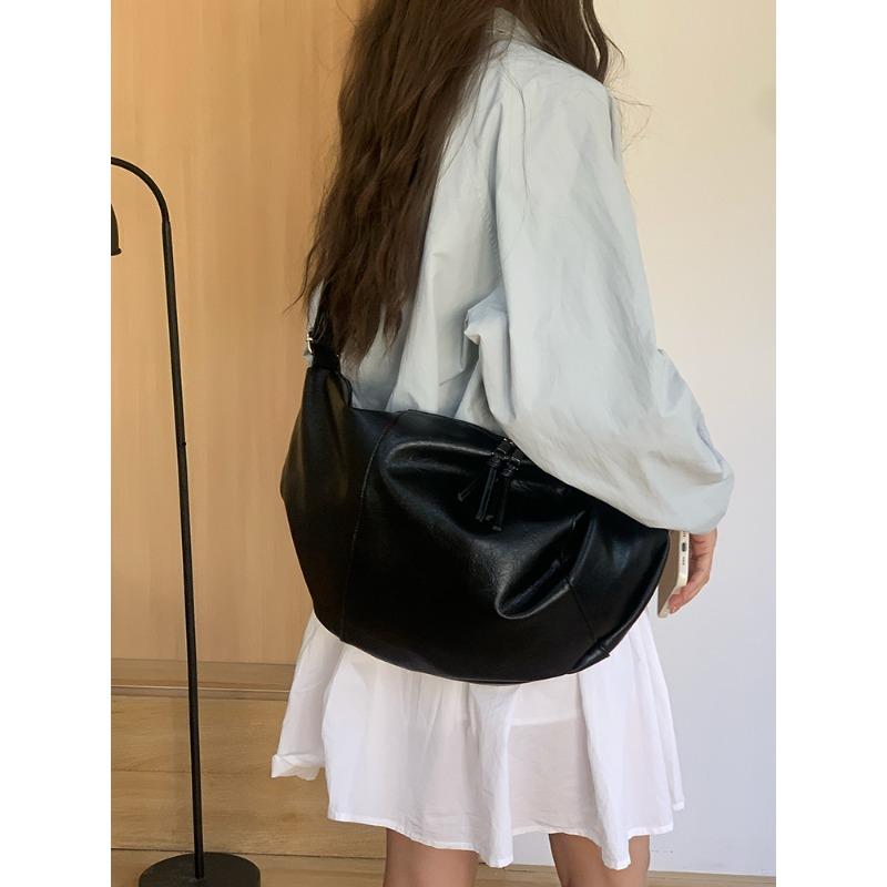 Large-capacity Dumpling-shaped Bag with Lazy Style, Simple and Casual Commuting Shoulder Bag