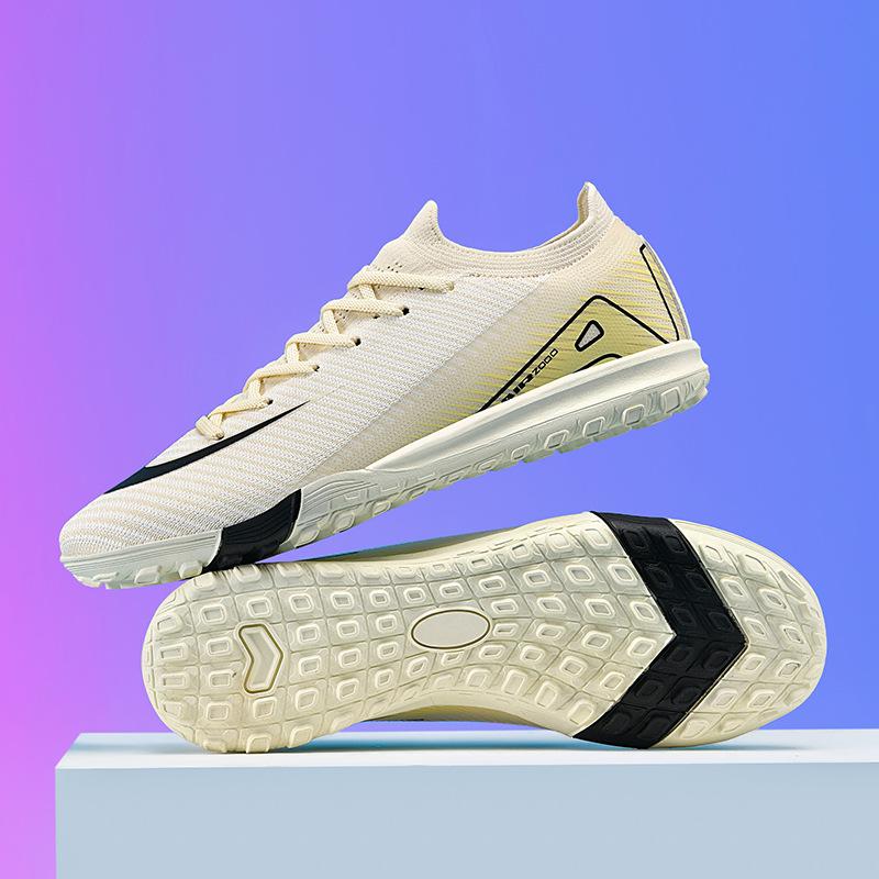 Seamless fly-woven football shoes men's and women's low-top teenage students' spikes children's training sneakers
